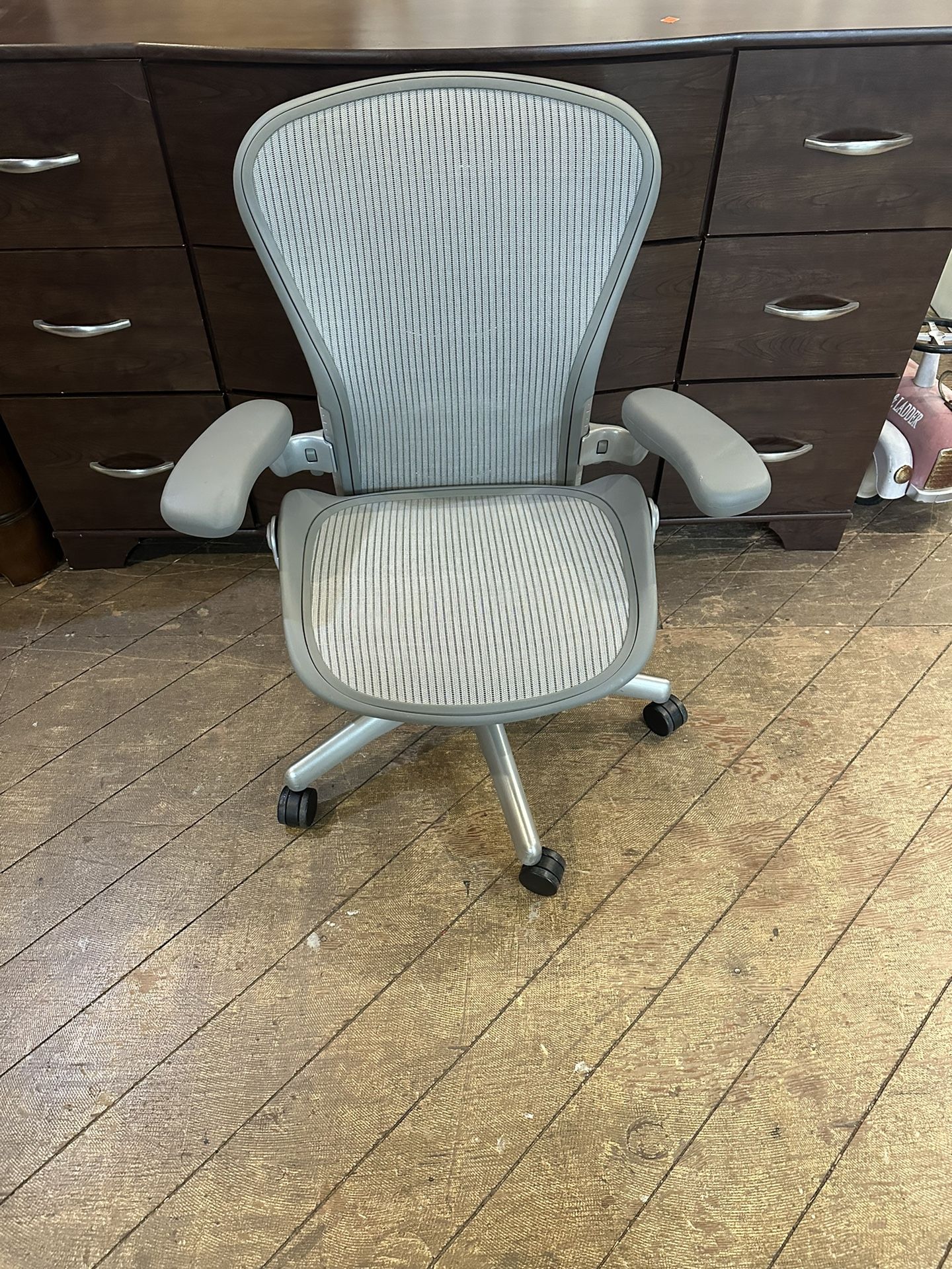 Herman Miller Aeron Office Chair Mineral Grey Size B