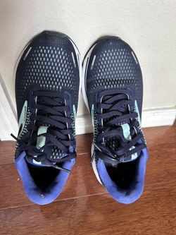 women's Brooks Ghost Size 8