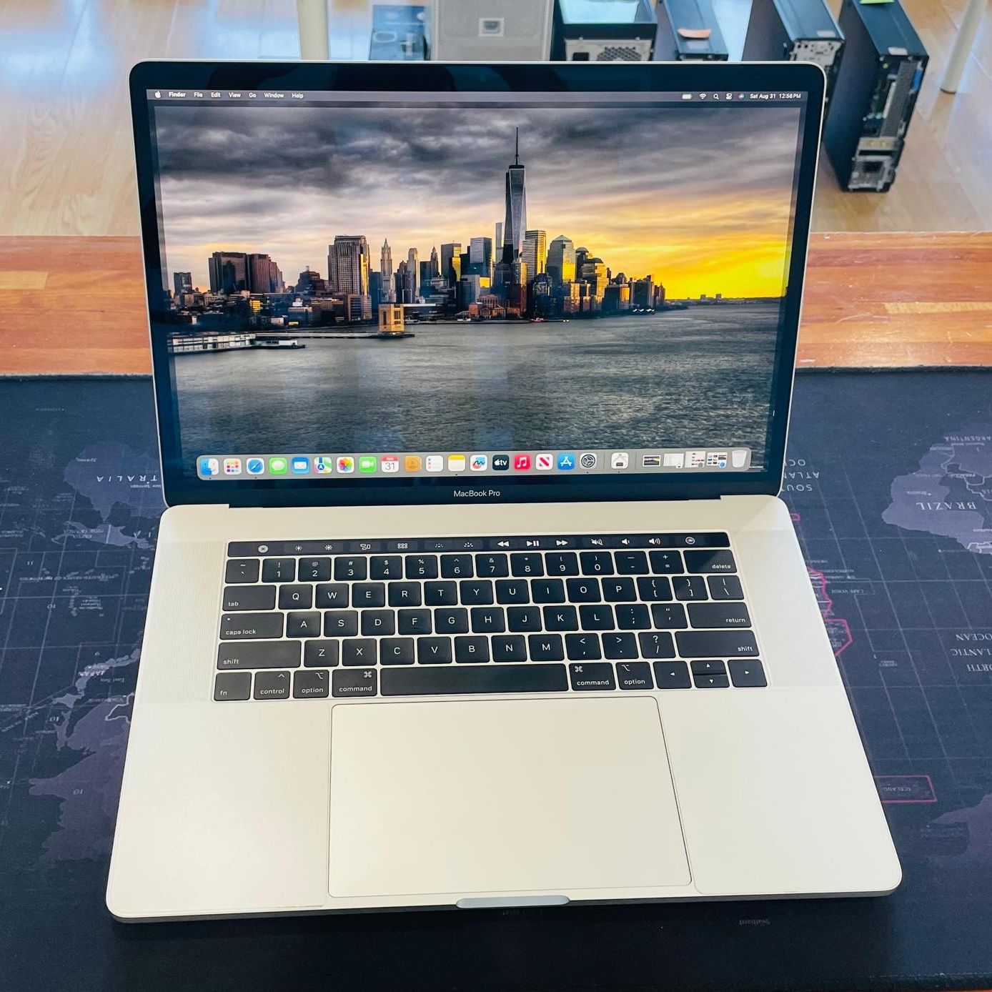 Apple MacBook Pro 15” 2018 2.6Ghz 6CORE i7 16GB 500GB Radeon Pro 