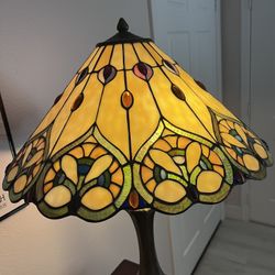 Tiffany Style Glass Shaded lamp