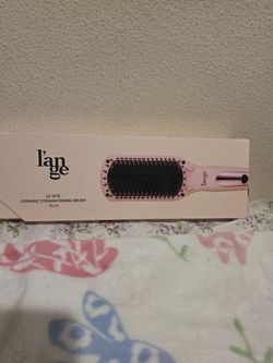 Ceramic straightening brush