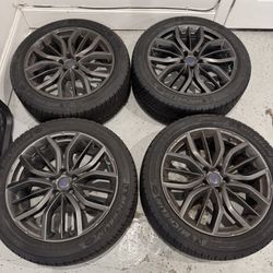 Maserati rims equipped with Michelin Latitude Alpin winter tires in size 265/45R20