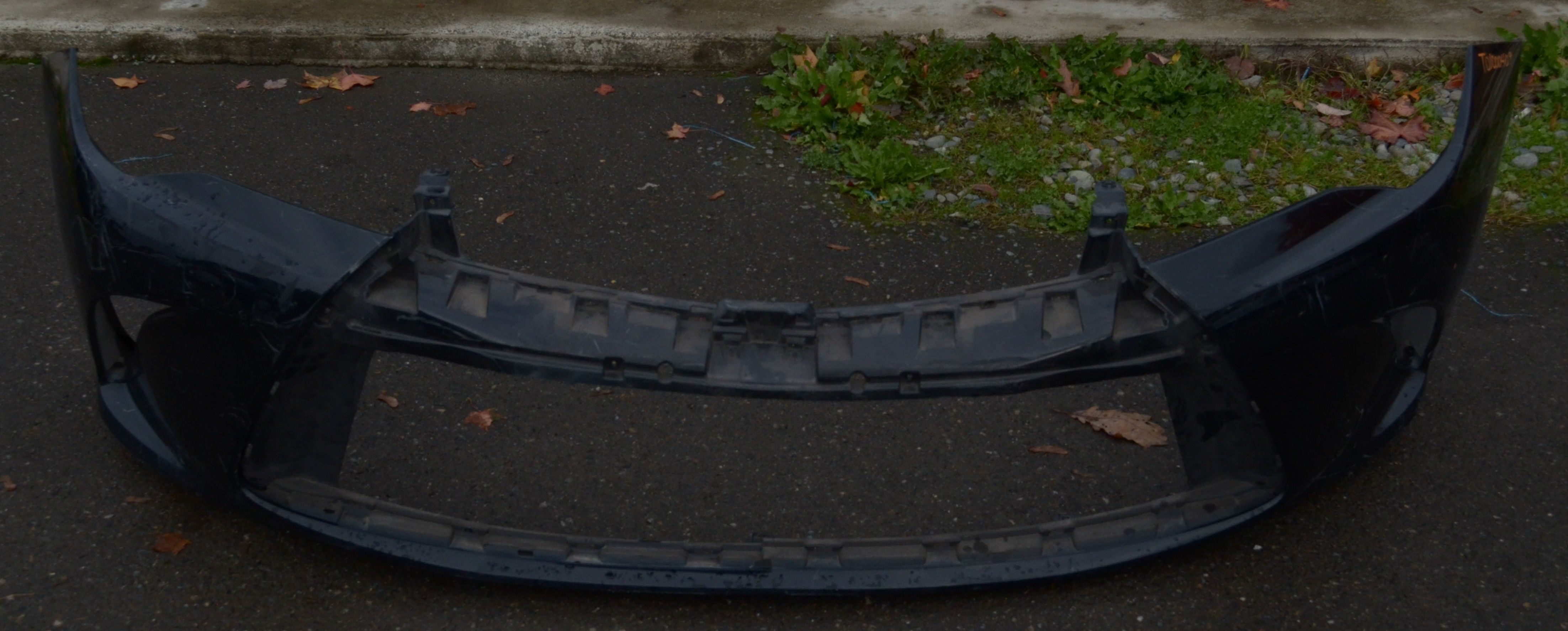 USED REF#U0404 || 2015-2017 TOYOTA CAMRY/CAMRY HYBRID || FRONT BUMPER COVER ONLY