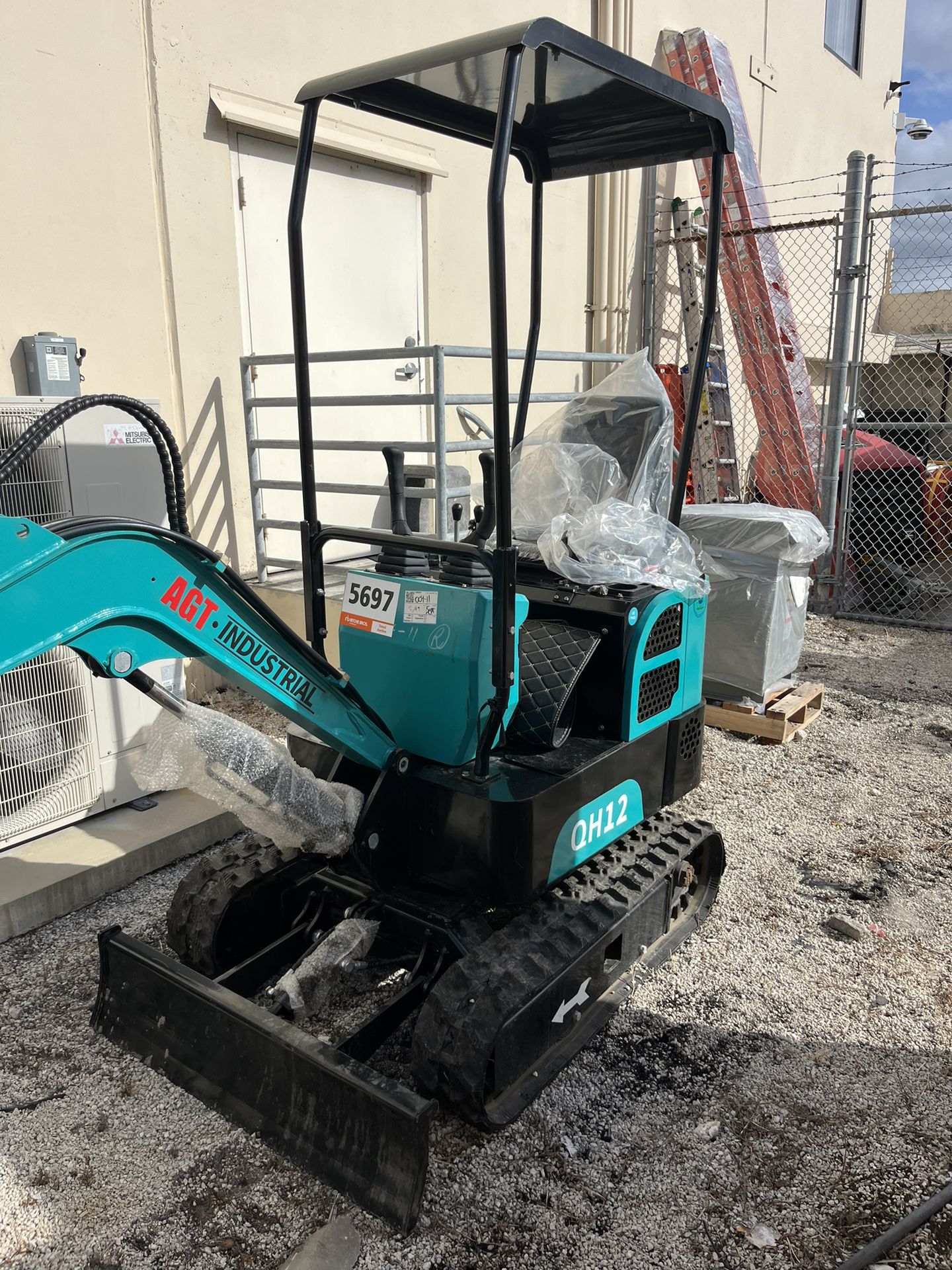 Mini Excavator AGT QH12