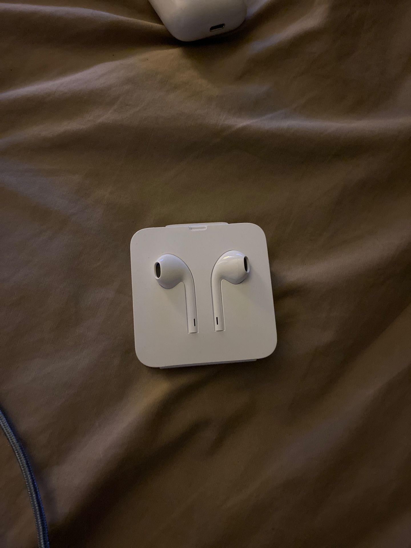 Apple EarPods (WITH CORD)