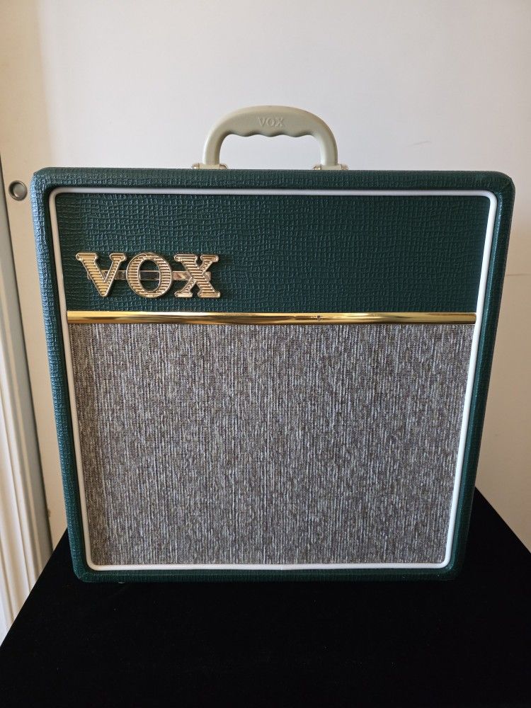 VOX Limited Addition 4-Watt Tube Guitar Amplifier