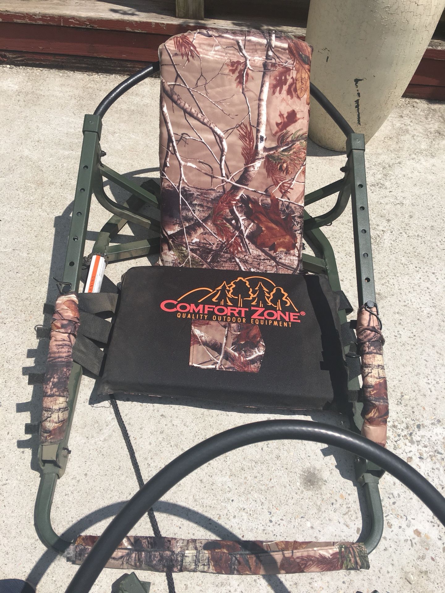 Comfort Zone Hunter Hang-On Treestand