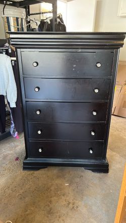 Black Wood 5-Drawer Dresser Chest