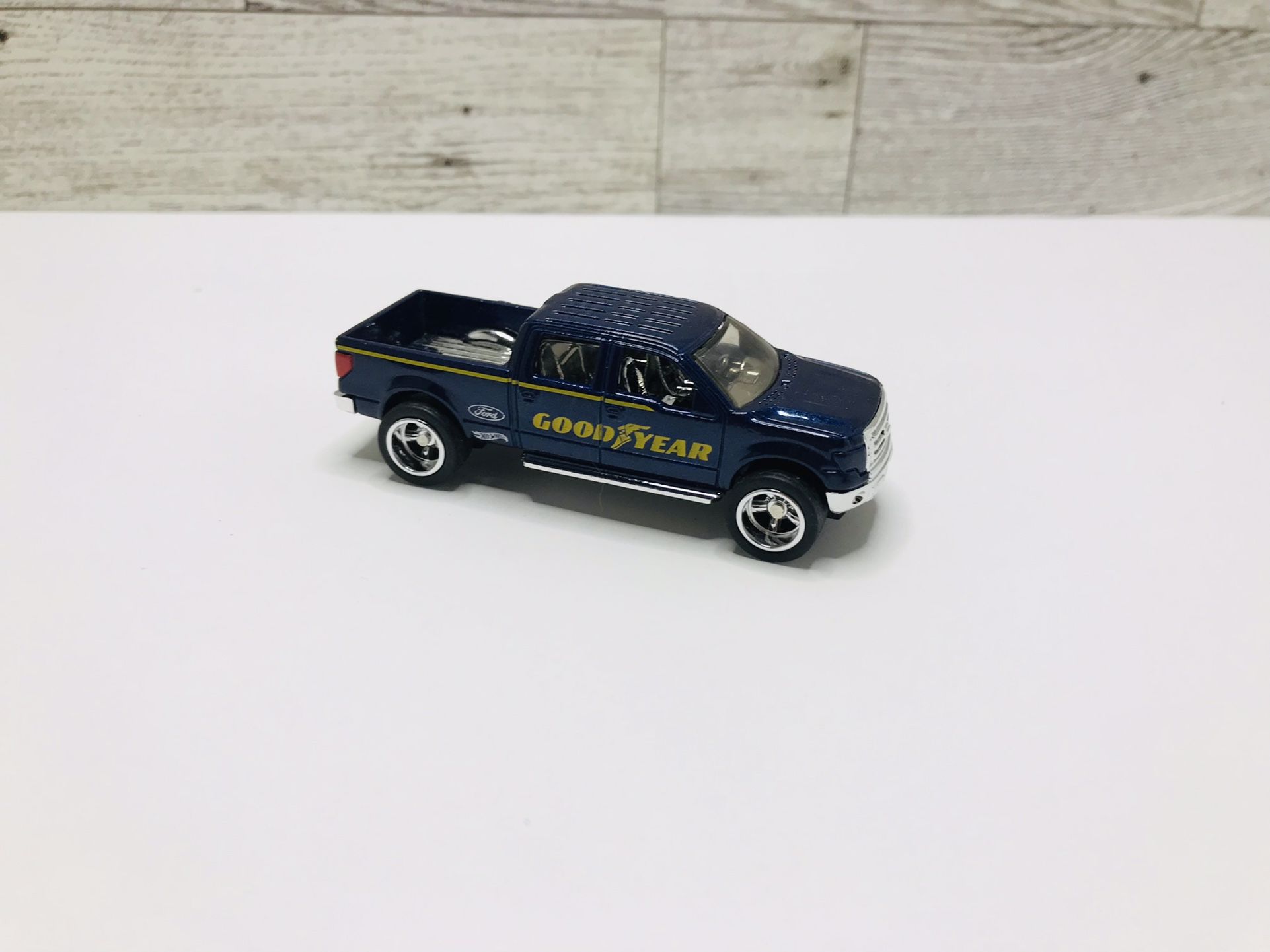 Hot Wheels Blue “2009” Ford F - 150 Pickup Truck Super treasure hunt • Made In Malaysia Please look at the pictures good before you Buy it thanks a