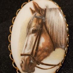 Vtg. Oval Porcelain Horse Head Brooch/pin Goldtone Rare!