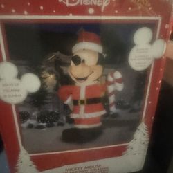 Christmas Mickey 10’ Inflatable 