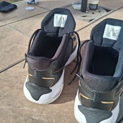 Jordan Shoes Size 9.5 200$