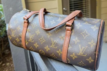 Louis Vuitton Papillon bag. Pre-owned. Photos show the actual item.