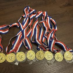 8 Pack Soccer Medals , metals Gold Award Medals Suitable for sports competitions Celebration and Party Favors 