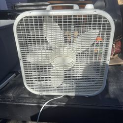 Lasko 20" Electric ~BOX FAN~ 3 Speed Portable Floor Lightweight Easy Carry