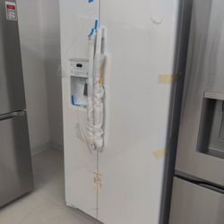 New GE
21.9 cu. ft. Side by Side Refrigerator in White, Counter Depth