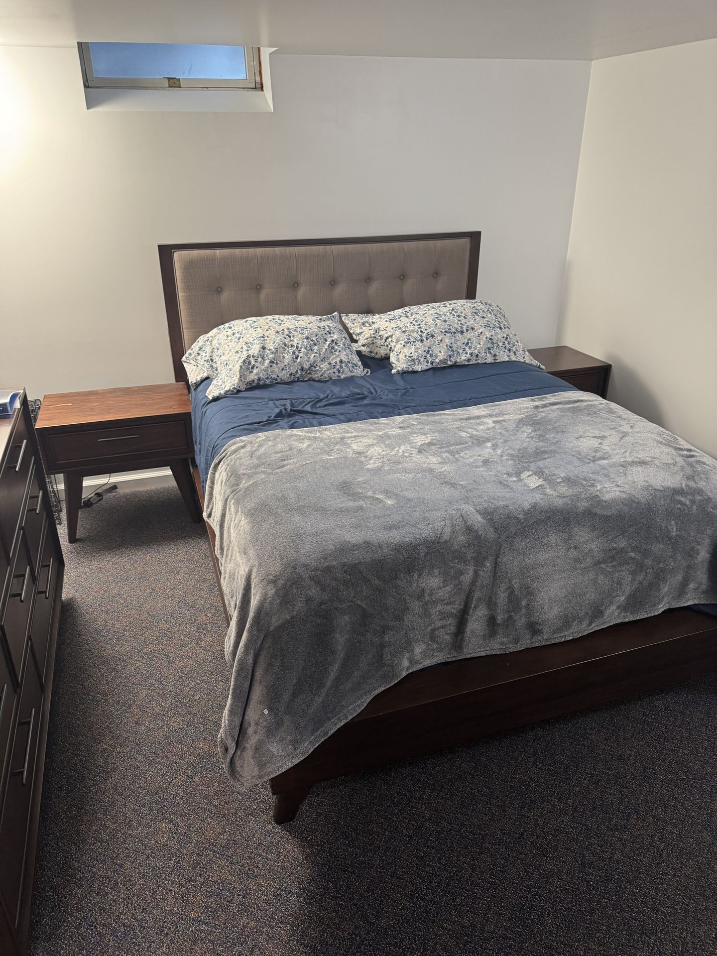 MACYS BEDROOM SET - Queen