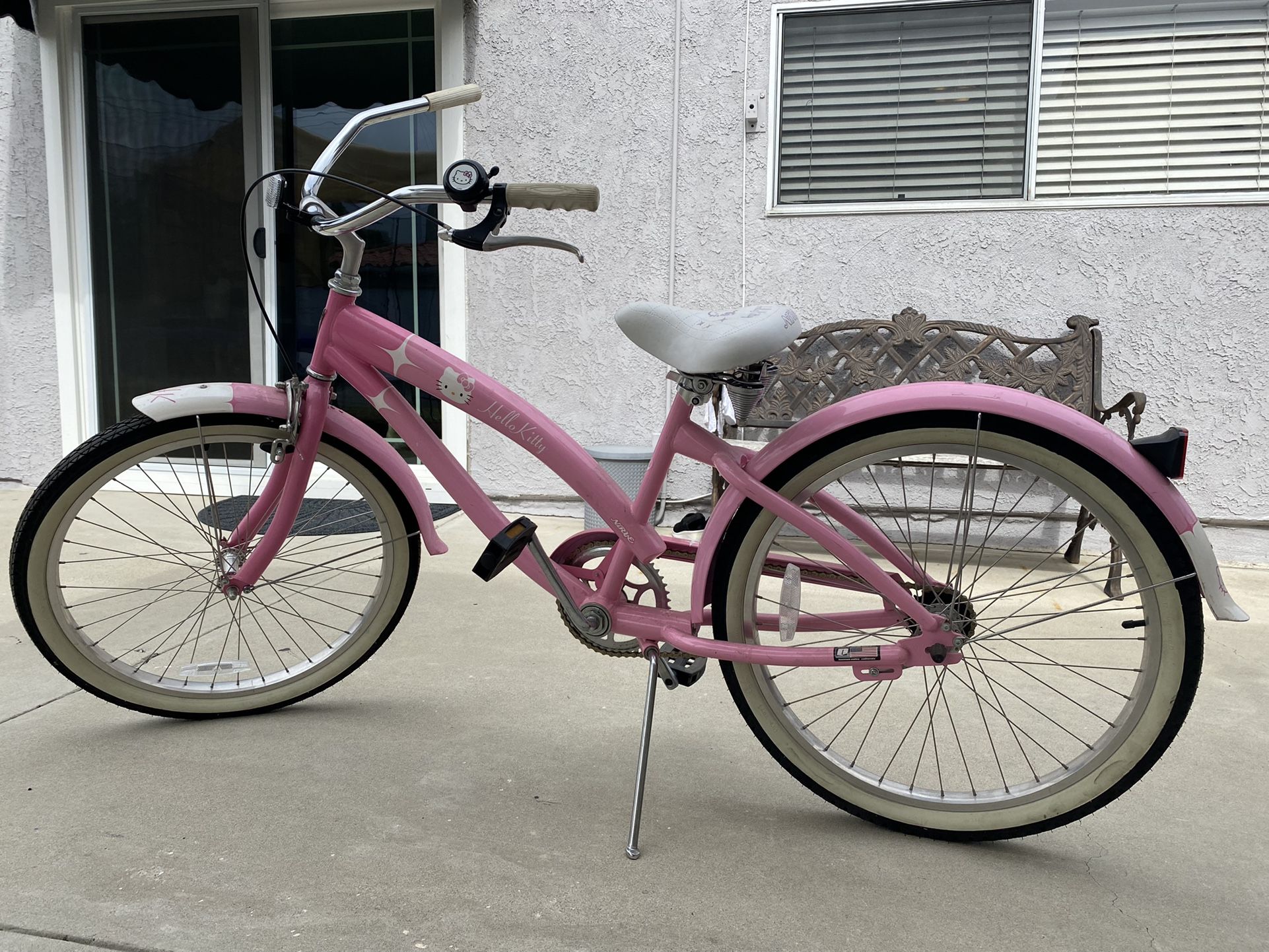 Hello kitty hotsell bike cruiser