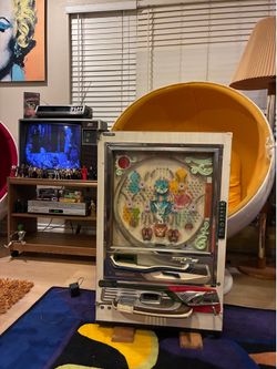 Vintage Japanese Pachinko Machine – Floor-Standing, Wood Cabinet (C. 1960s–70s)