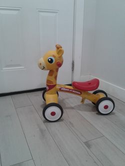 Radio flyer giraffe for toddlers