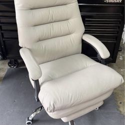 Office Chair with Footrest