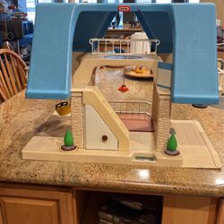 Little Tikes Vintage Doll House