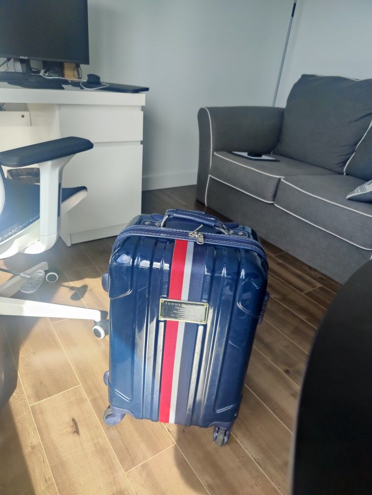 Tommy Hilfiger 21" Carry On Luggage 