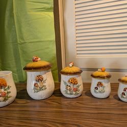 Merry Mushroom canister set