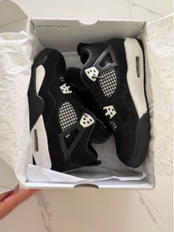 Jordan 4 Retro White Thunder size 7 with box
