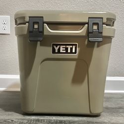 YETI Roadie 24 Hard Cooler - Desert Tan