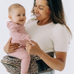 The Tushbabyâ„¢ Hip Carrier in Leopard