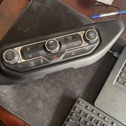 2020 Jeep Gladiator Center Control Panel A/c Heating Control