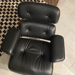 Eames Lounge 