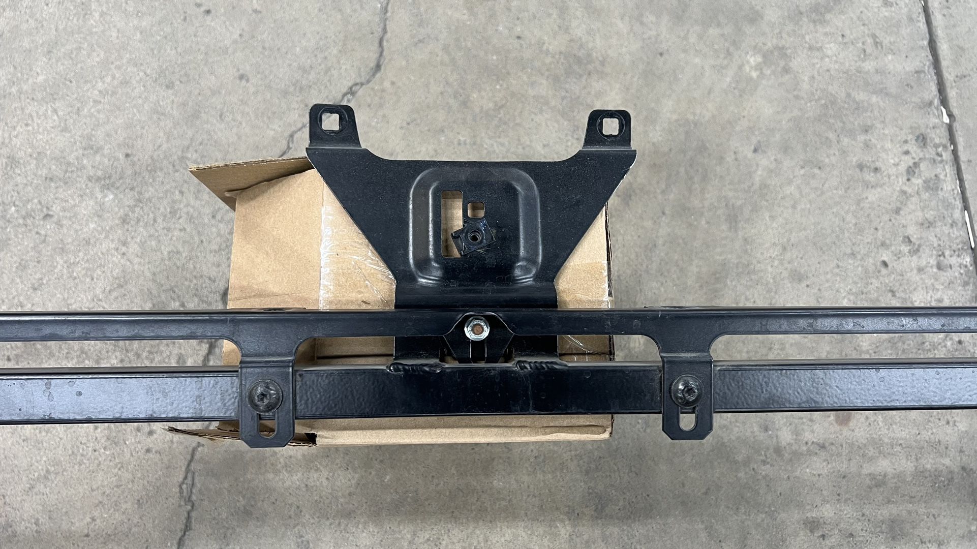 LAMBORGHINI HURACAN REAR BUMPER CROSSMEMBER SUPPORT MOUNT BRACKET OEM 4T0813753D display picture 1