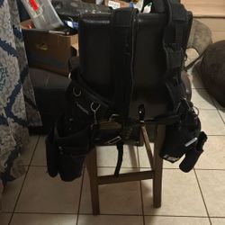 Husky Heavy Weight 18 Pocket Tool Bag With Suspenders