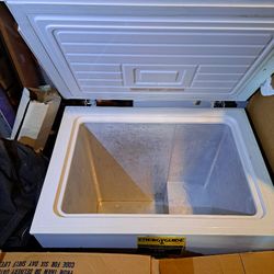 Frigidaire 5.1 Cubic Inch Freezer. 