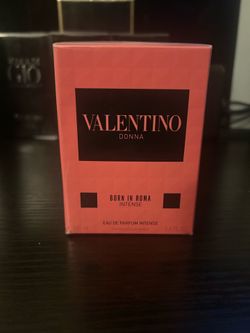 Valentino Donna intense perfume