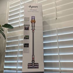 Dyson V15 Detect Cordless Vacuum With 8 Accessories 