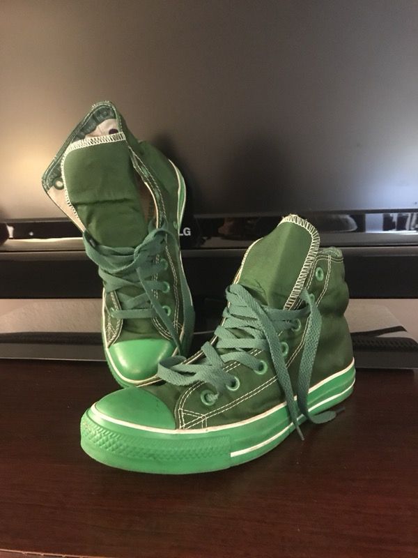 Converse men’s 6 women’s 8