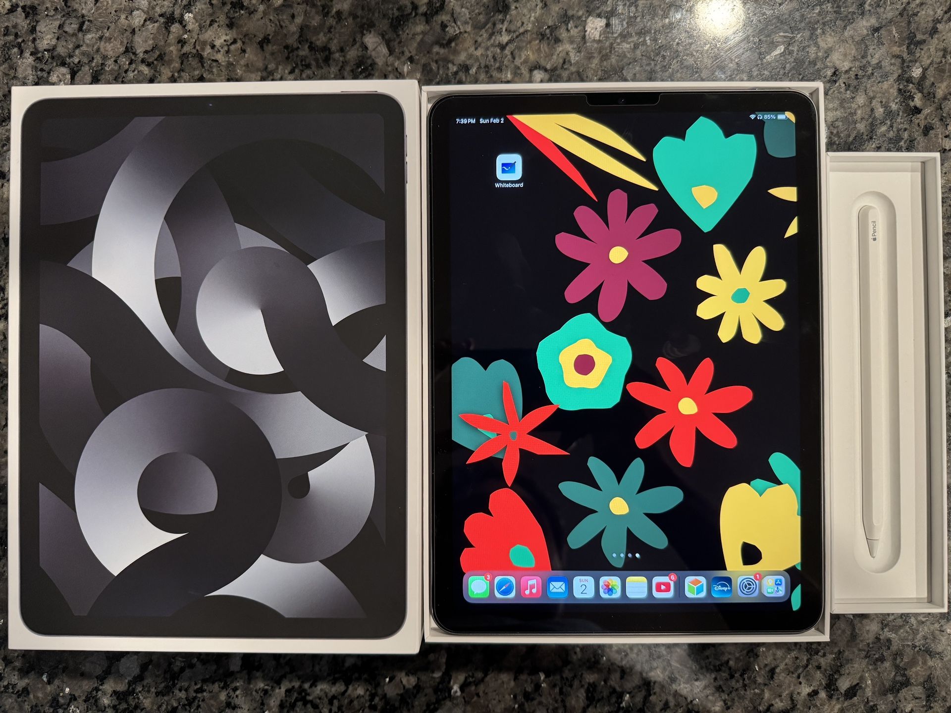 Apple iPad Air 5th Generation WiFi 64 GB Space Gray & 2nd