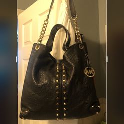 Michael Kors Uptown Astor Large Black Leather Shoulder Bag (authentic)