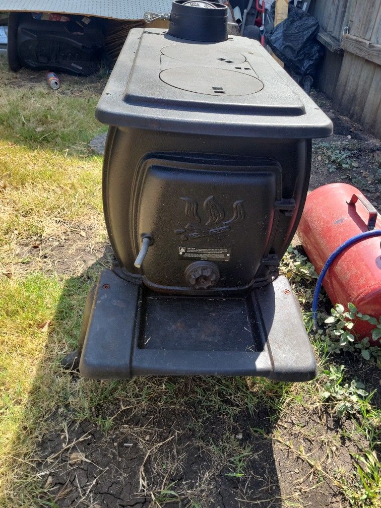 Cast Iron Franklin Stove for Sale in Big Rock, IL - OfferUp