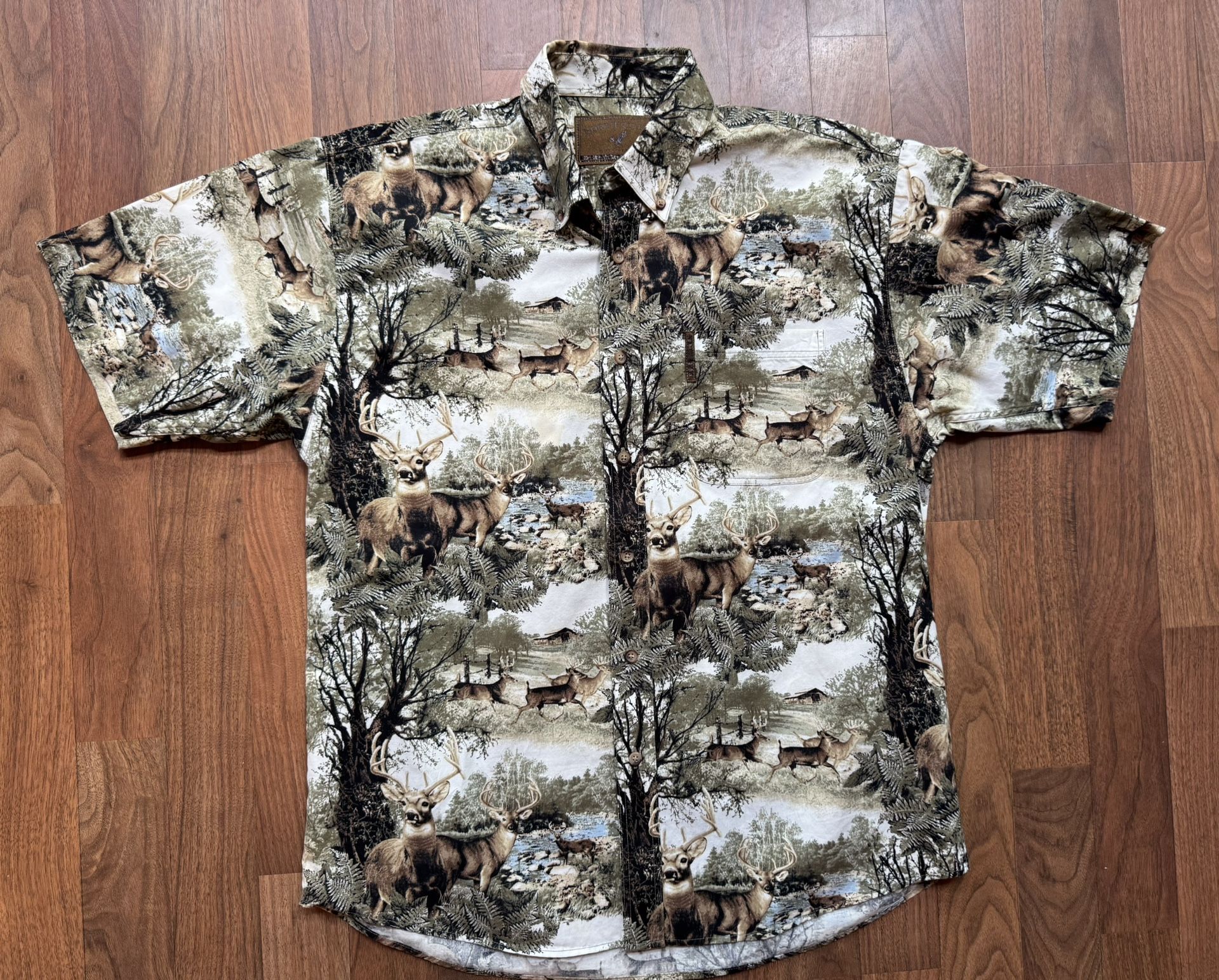 North River Outfitters Mens Medium Button Down Short Sleeve Shirt Buck Deer EUC