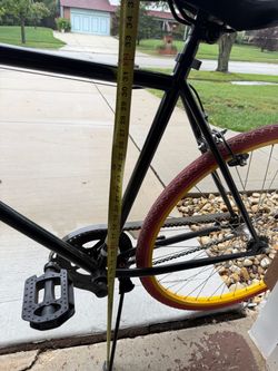 Thruster model GS12792 is a 700c men's single-speed and fixed-gear road bicycle