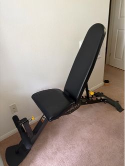 Hoist Fitness / Weight Bench. Fully adjustable leg section & backrest