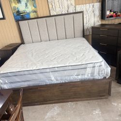 King Bedroom Set Without Máttress 