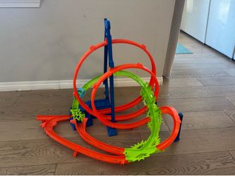 Hot wheels crash track