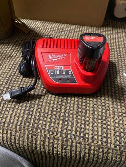 Milwaukee M12 12-Volt Lithium-Ion Battery Charger with M12 Battery