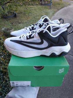 New Nike Giannis immortality 3 Men Size 9.5