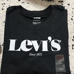Boy Levi’s T-shirt all size 7 New with tags